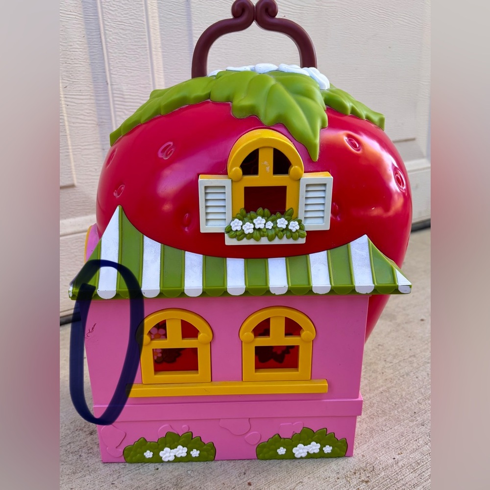Strawberry Shortcake Happy House & Car LOT - Picture 3 of 3